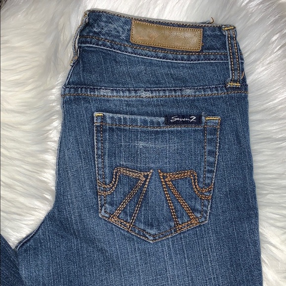 💚 Seven7 Distressed Blue Jeans. - Picture 2 of 8